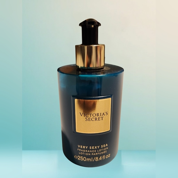 Victoria's Secret Very Sexy Sea Fragrance Lotion - Picture 2 of 5